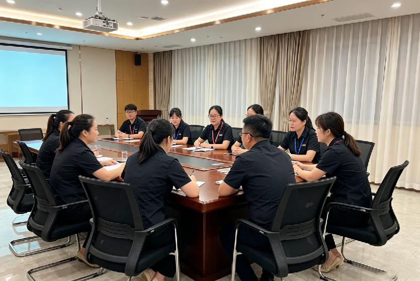 线上客服24小时值守工位实景